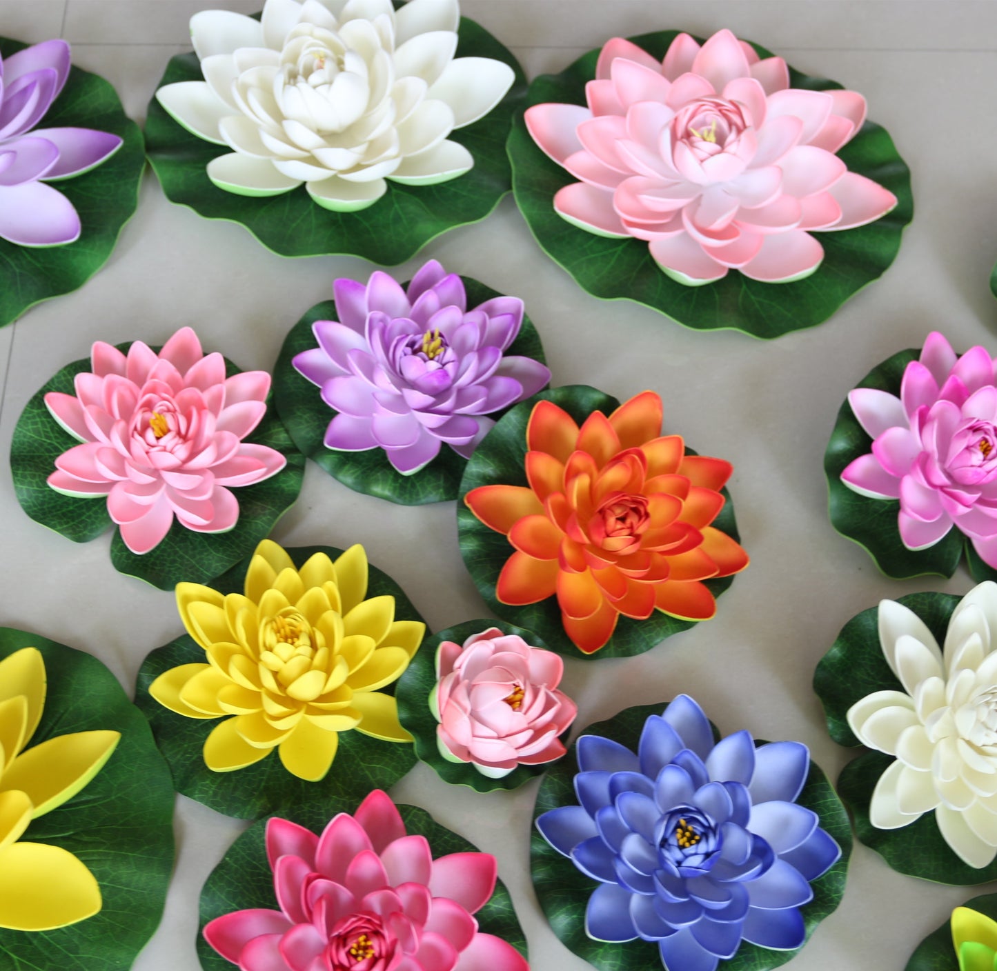 Lotusblomma Mellan 17cm