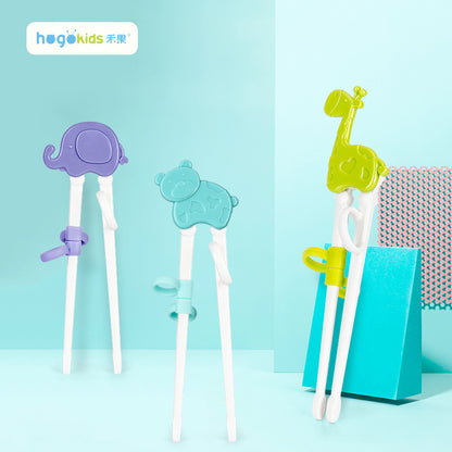 Barn pinnar med stöd hjälp