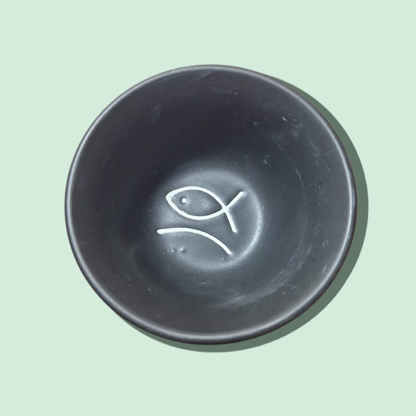 Svart Såsskål m. Vit Fisk