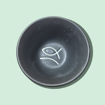 Svart Såsskål m. Vit Fisk